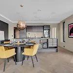 Luxury Downtown With Private Jacuzzi 아파트