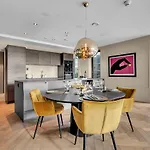 아파트 Luxury Downtown With Private Jacuzzi 트롬쇠
