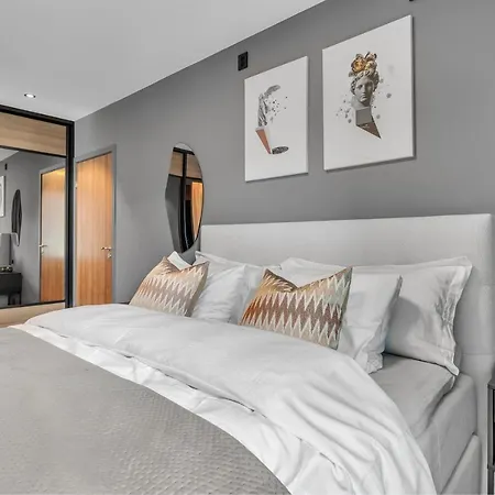 Luxury Downtown Apartment With Private Jacuzzi 公寓 *