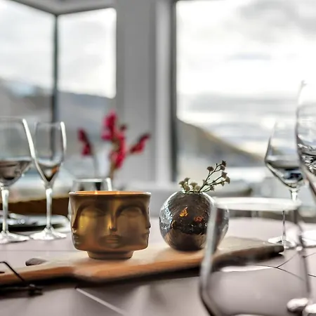 Luxury Downtown Apartment With Private Jacuzzi *