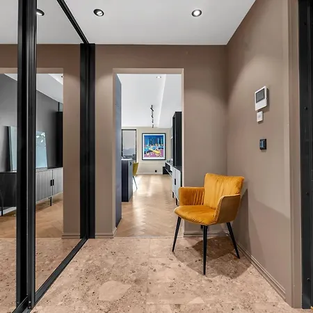 Luxury Downtown Apartment With Private Jacuzzi