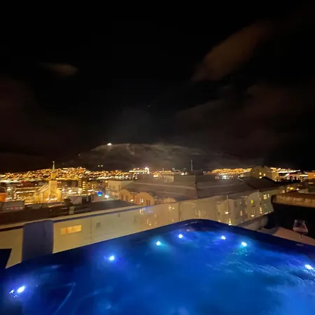 Luxury Downtown Apartment With Private Jacuzzi 特罗姆瑟