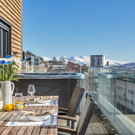 Luxury Downtown Apartment With Private Jacuzzi *